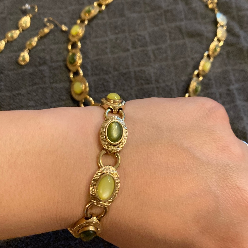 Green/Textured Gold Set - Picture 5 of 8